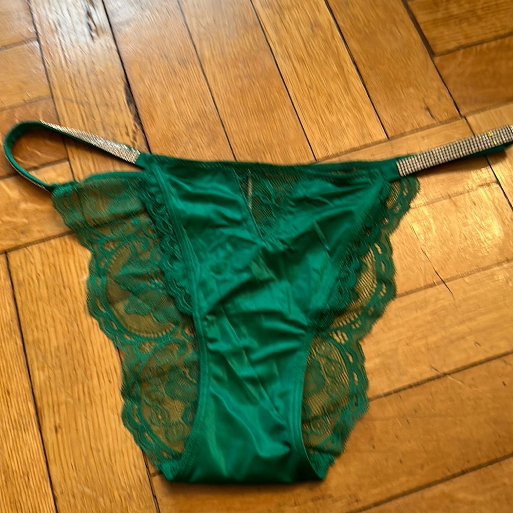New/ Victoria’s Secret panties in green!
